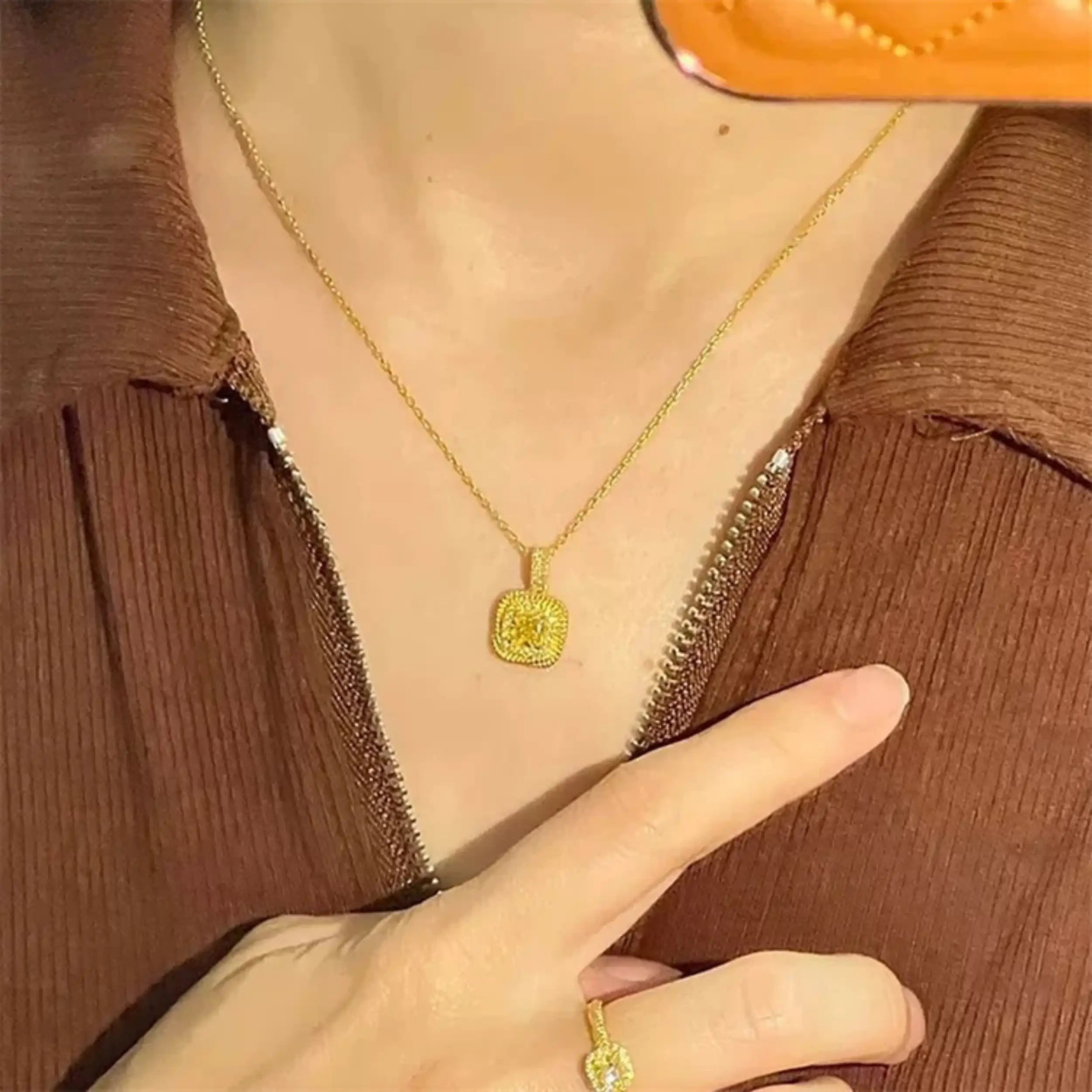 18K Gold Yellow Diamond Jewelry Set