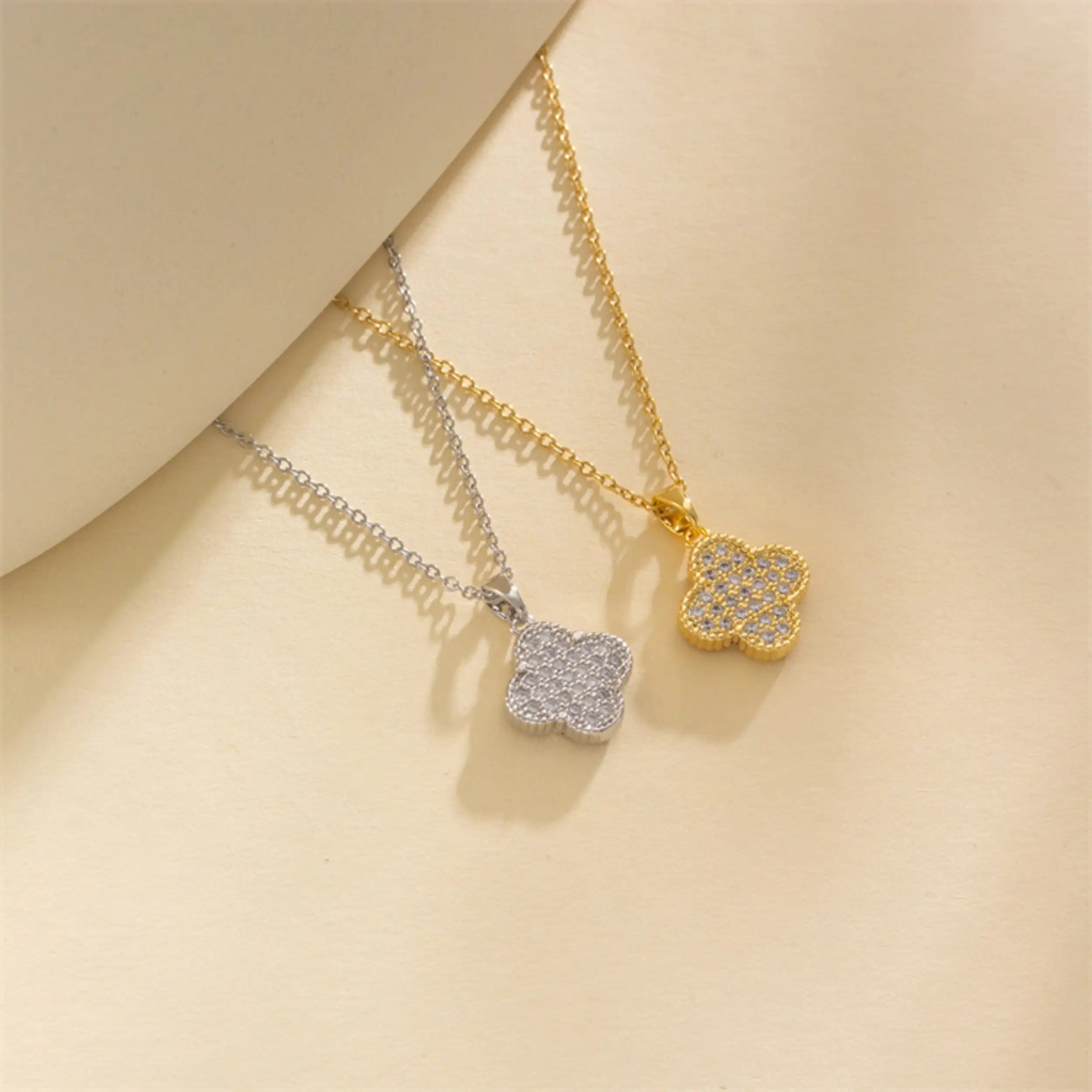 18K Gold Flower Clover Necklace