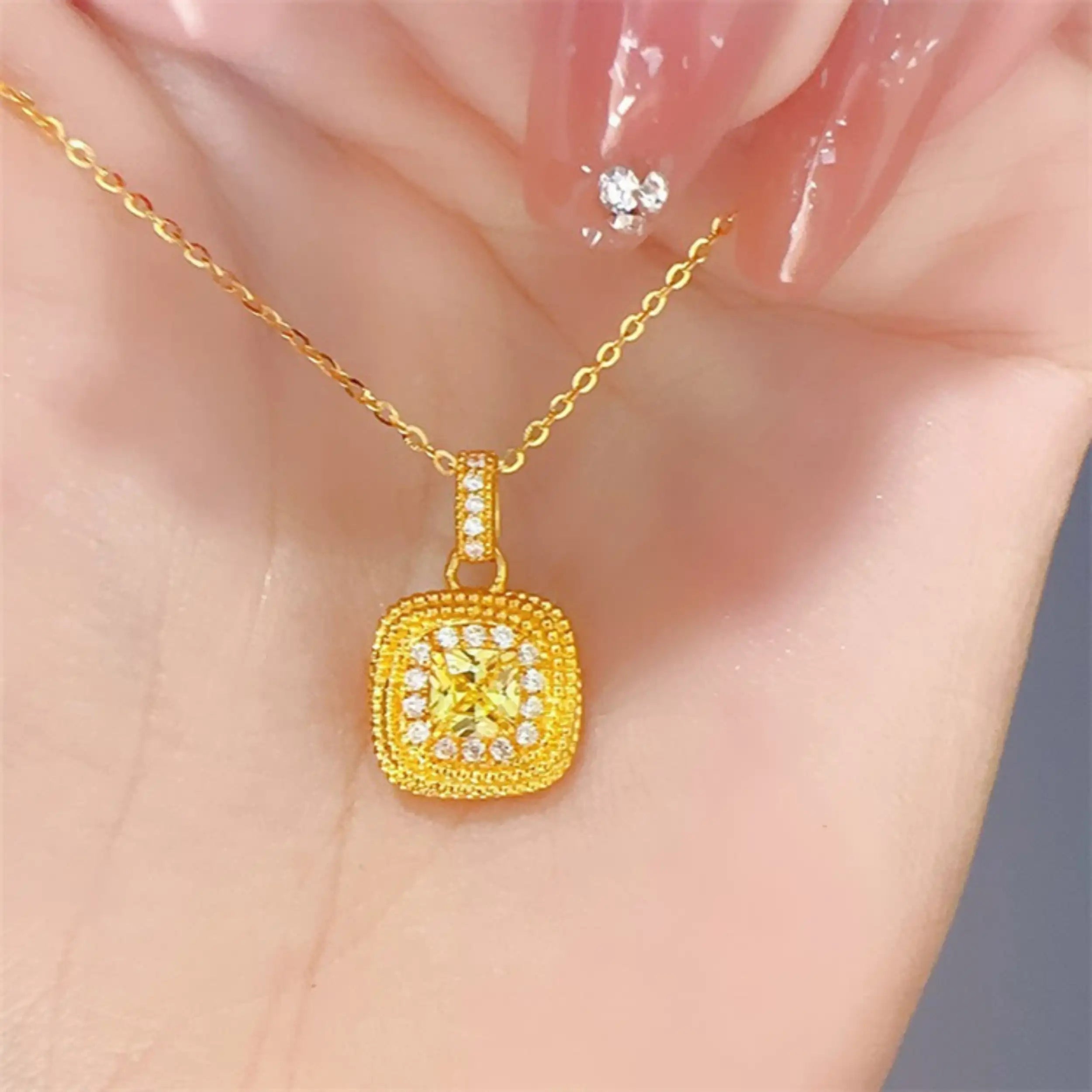 18K Gold Yellow Diamond Jewelry Set