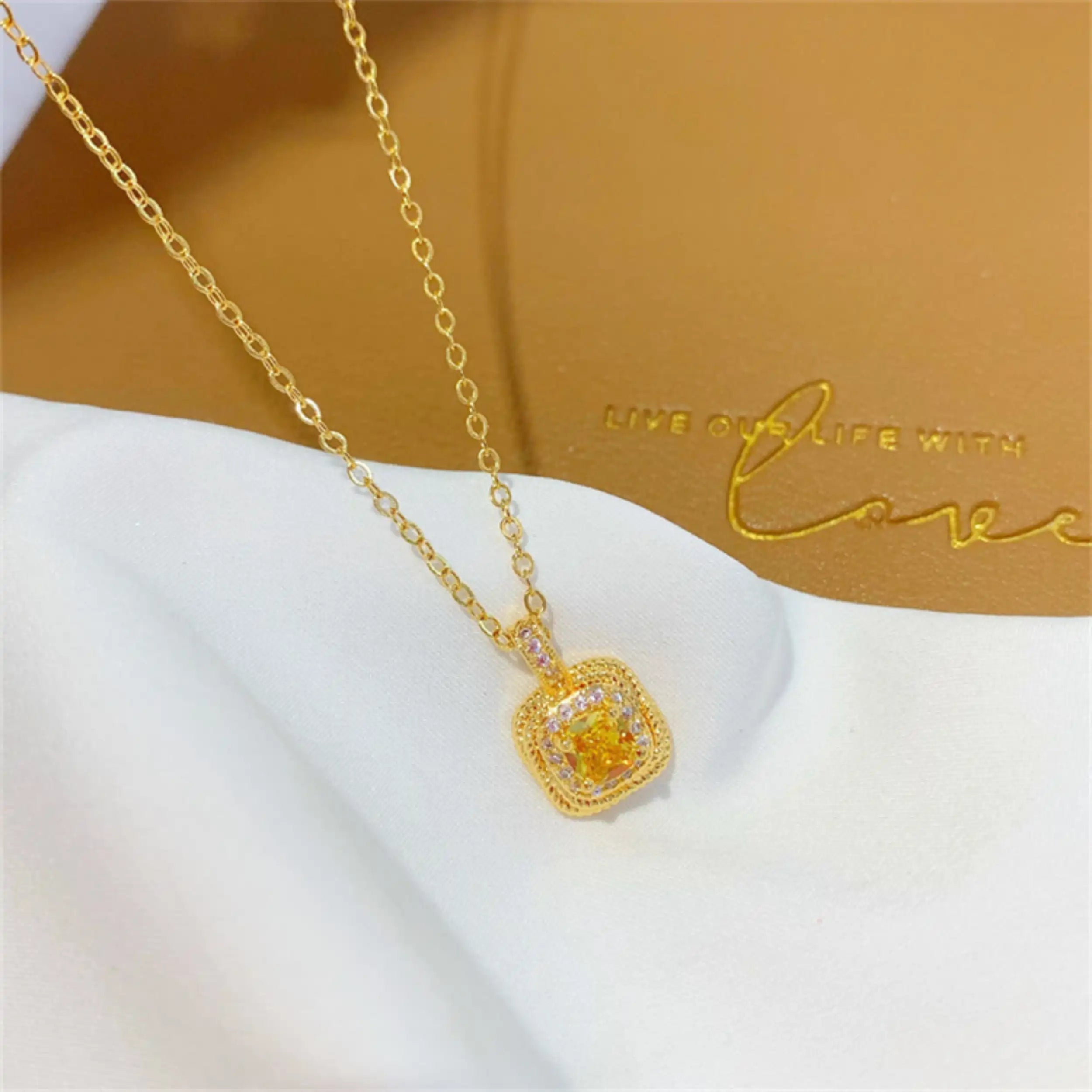 18K Gold Yellow Diamond Jewelry Set